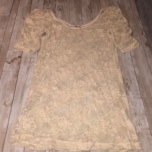 3/15$ Lacy cream T-shirt scoopneck